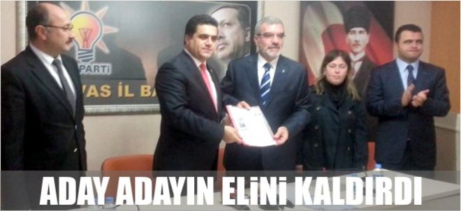 ADAY ADAYIN ELİNİ KALDIRDI